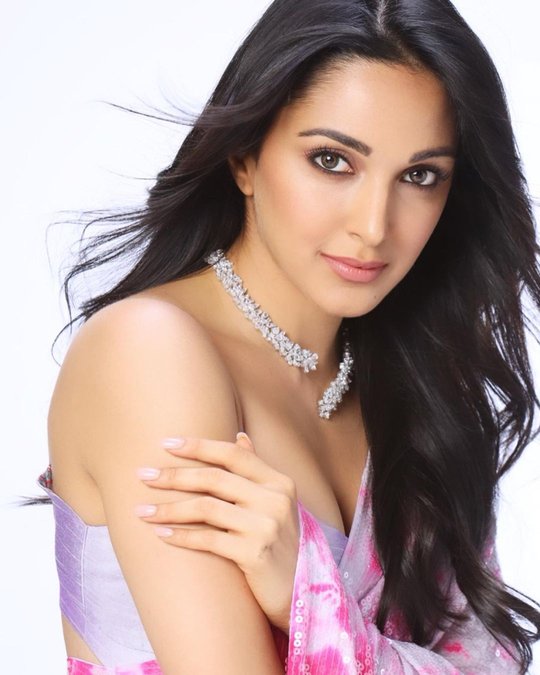 bhrPtzQEm.js - kiara advani 59